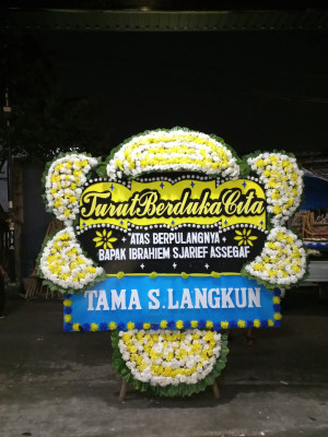 Papan Bunga Duka di Damer